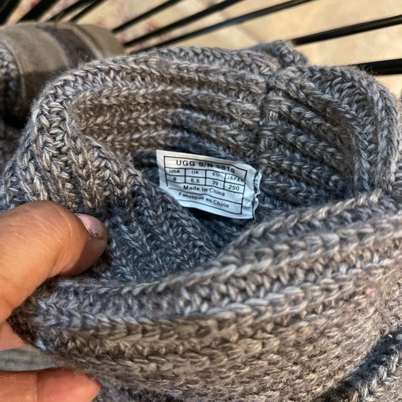 Uggs size 8 - Picture 12 of 13